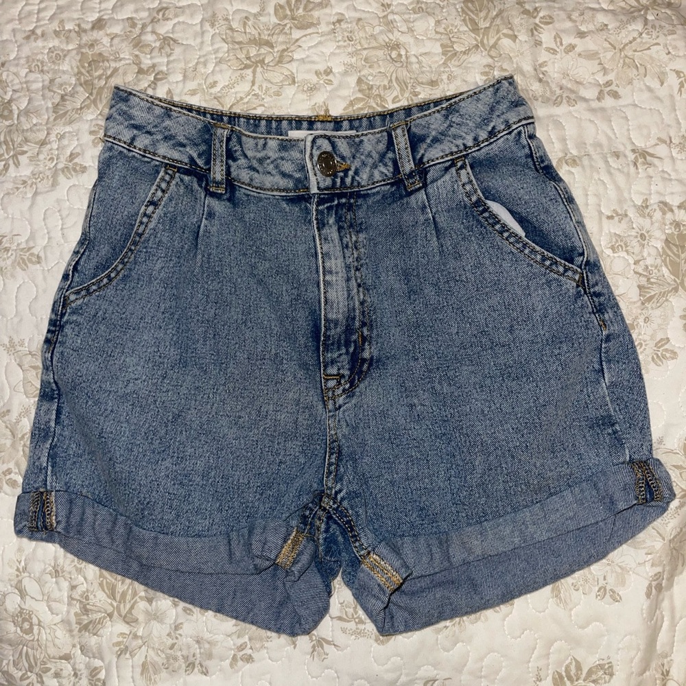 Short + shirt - Picture 2 of 6